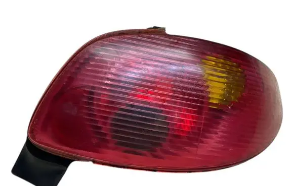 Peugeot 206 Rear/tail lights E22058