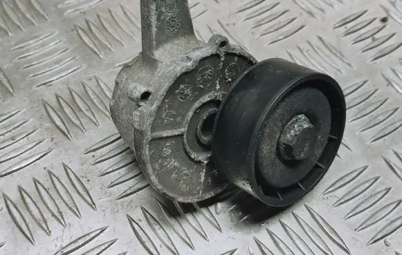Volkswagen PASSAT B8 Generator/alternator belt tensioner 04L903315