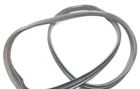 Fiat 500E Front door rubber seal 
