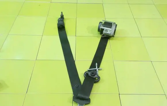 Ford Focus Front seatbelt BM5161295ABW XP212