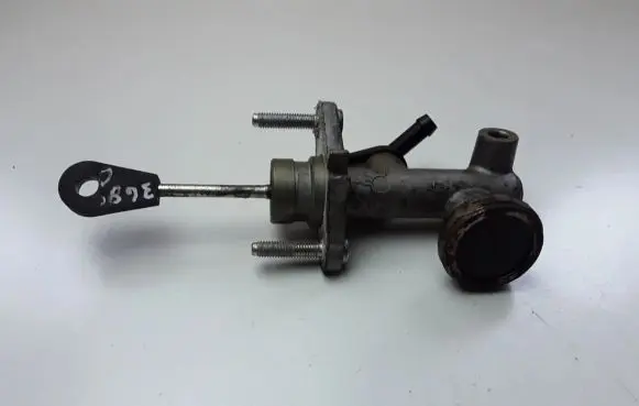 Hyundai i20 (PB PBT) Clutch master cylinder