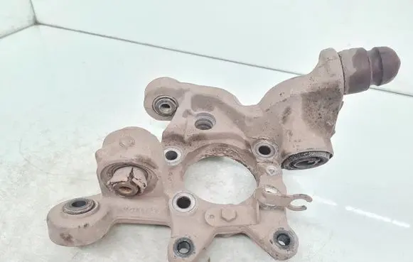 Rear wheel hub spindle/knuckle