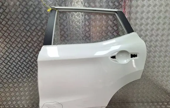 Nissan Qashqai Rear door S25165060