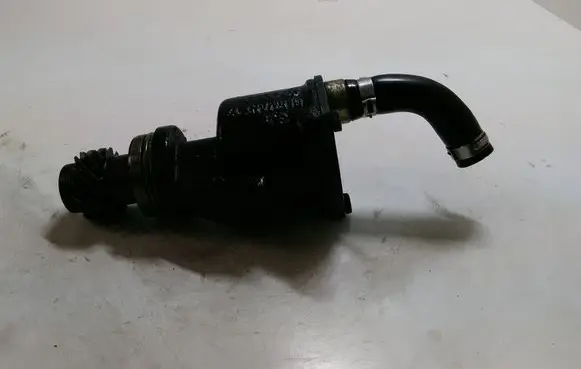 Volkswagen PASSAT B5 Vacuum pump 028207A