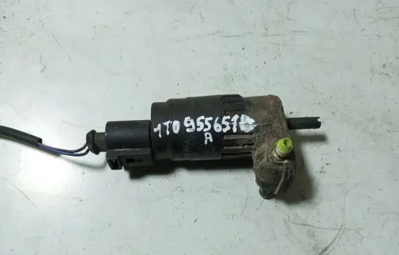 Volkswagen PASSAT B7 Windscreen/windshield washer pump 1T0955651A