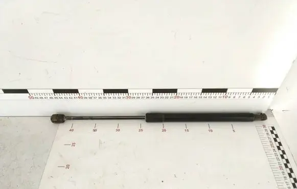 Volkswagen PASSAT B6 Tailgate/trunk strut/damper 3C9827550A