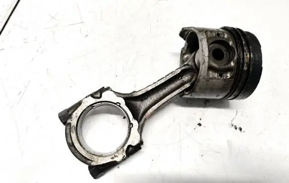 Nissan Primera Piston with connecting rod