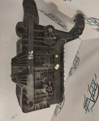Volkswagen PASSAT B6 Battery box tray 1K0915333