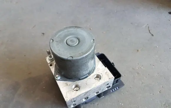 Citroen C4 II Picasso ABS Pump 9807496580
