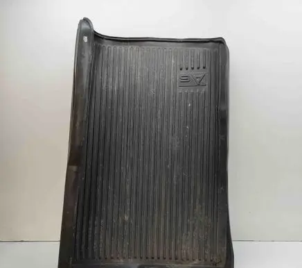 Trunk/boot floor carpet liner