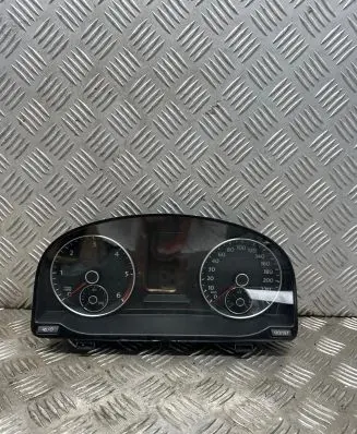 Volkswagen Touran II Speedometer (instrument cluster) 1t0920875e