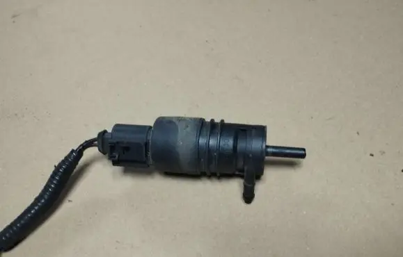 Honda Civic Windscreen/windshield washer pump 3043126