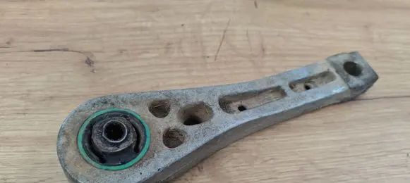 Skoda Octavia Mk2 (1Z) Engine mount bracket 1K0199855