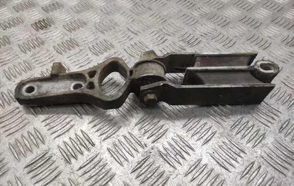 Volvo S80 Engine mount bracket 31330145