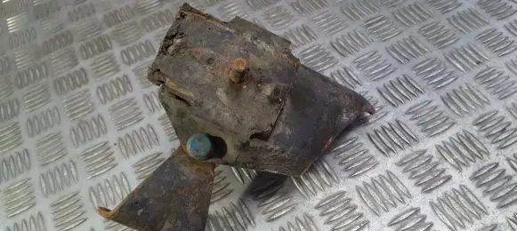 Ford Escort Engine mount bracket 86AB6038BE 86AB-6038-BE