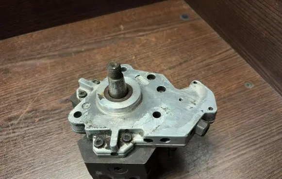 Renault Trafic II (X83) Fuel injection high pressure pump 8200055072 0445010031