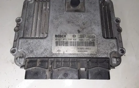 Renault Scenic II - Grand scenic II Engine control unit/module 0281011390 8200310863 8200349846