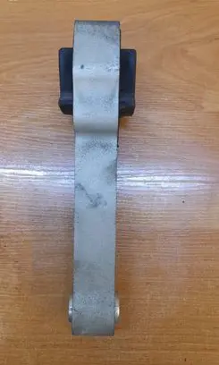 Volvo V70 Engine mount bracket