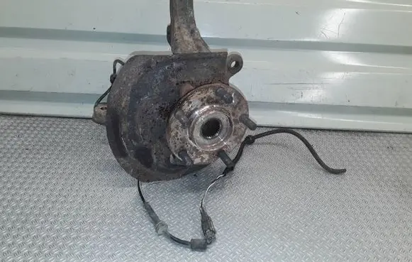 Nissan Qashqai Front wheel hub spindle knuckle