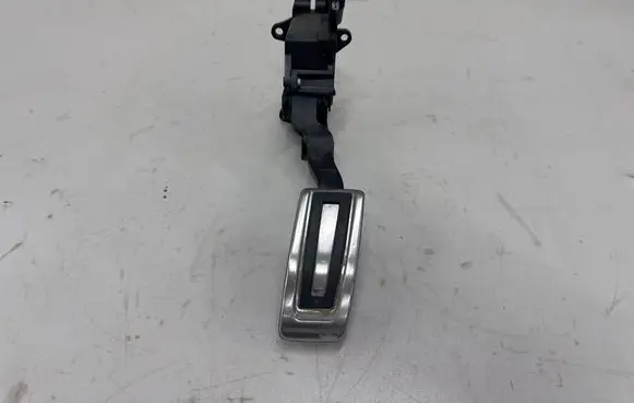 Skoda Rapid (NH) Accelerator throttle pedal 6C1721503C F15260705 299312C
