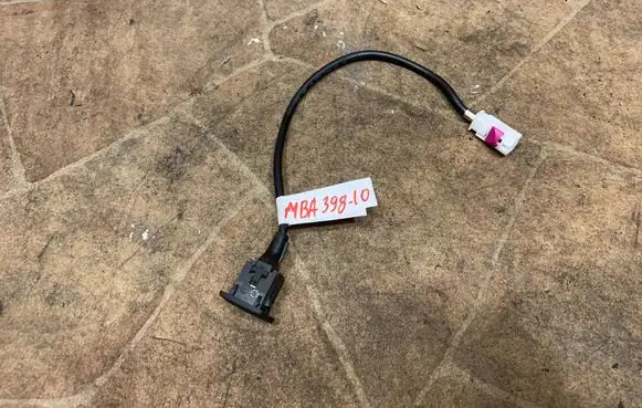 Mercedes-Benz C W204 USB socket connector A2125450528