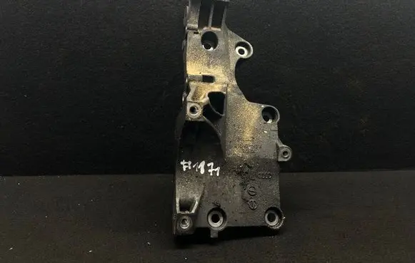 Skoda Octavia Mk2 (1Z) Generator/alternator bracket 03g903143A