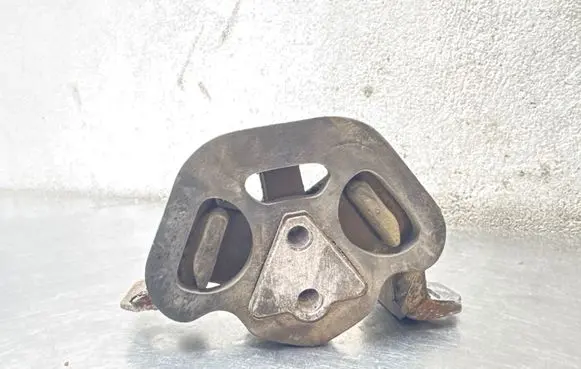Saab 9-3 Ver1 Engine mount bracket 90289947