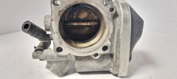 Volkswagen Golf V Throttle valve 06a133061a