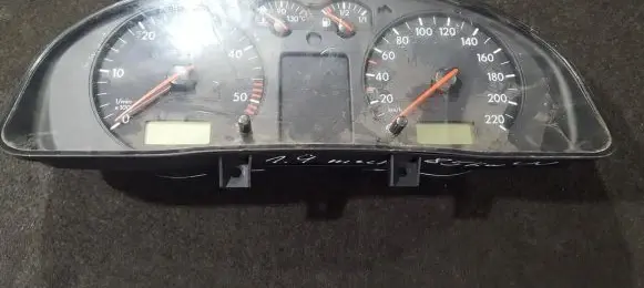 Volkswagen PASSAT B5 Speedometer (instrument cluster) 88311245 3B1919880C