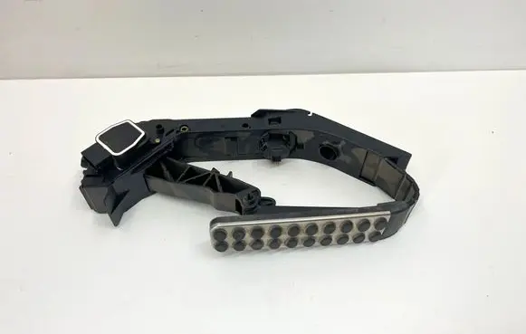 Mercedes-Benz SL R230 Accelerator throttle pedal A2303000004 A2033010001
