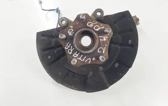 Suzuki Grand Vitara II Front wheel hub spindle knuckle