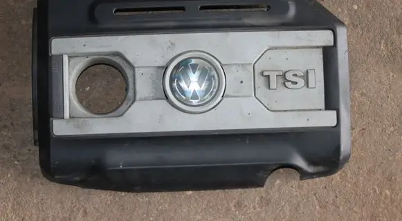 Volkswagen PASSAT B6 Engine cover (trim) 06J103925H