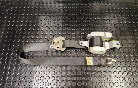Nissan Pathfinder R51 Front seatbelt 7P2350P