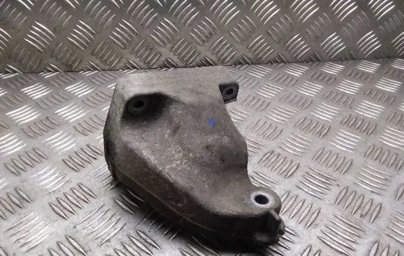 Mercedes-Benz E W211 Engine mounting bracket A6422230004