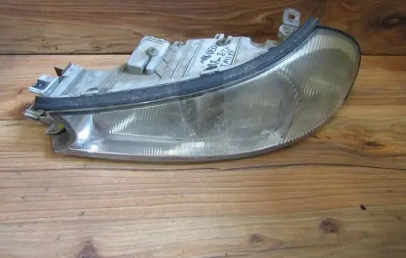 Ford Mondeo MK II Headlight/headlamp 0301098205