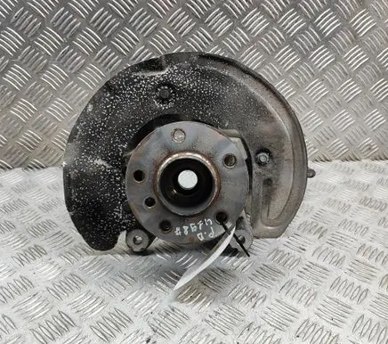 BMW 2 F44 Front wheel hub 6876646