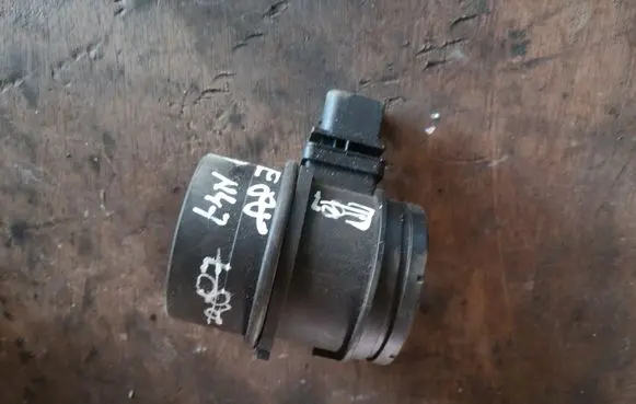 BMW 1 E82 E88 Mass air flow meter 0281006146