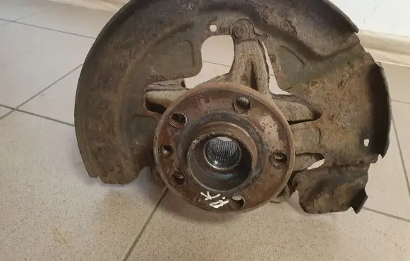 Volvo V70 Front wheel hub
