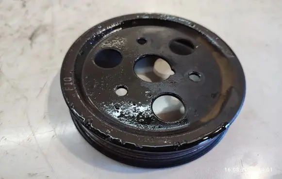 KIA Sportage Water pump pulley 