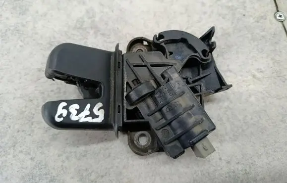 Audi A6 S6 C6 4F Tailgate lock latch 