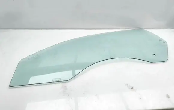 Volkswagen Scirocco Front door window glass four-door 1K8845201B DOT211M68AS2 E943R000017