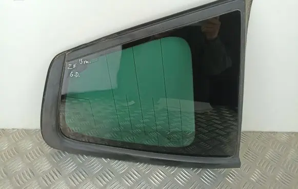 Opel Zafira C Rear side window 43R001667