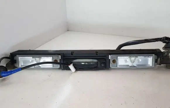Lexus GS 300 350 430 450H Trunk door license plate light bar 19878206