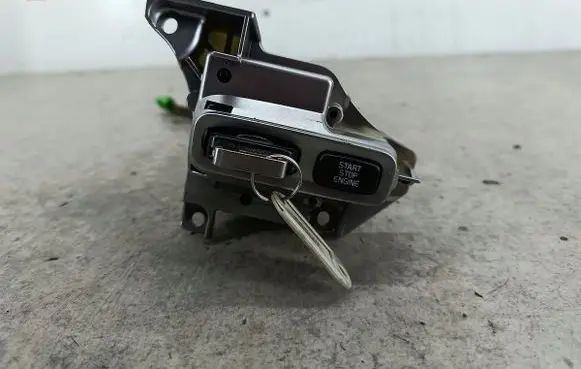 Volvo V70 Ignition lock 30724528