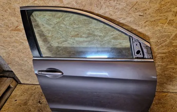 Honda CR-V Front door