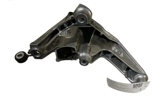Engine mounting bracket