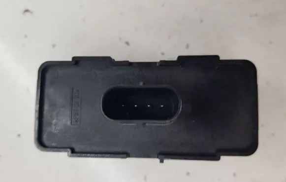 Volvo S90, V90 Tailgate/boot open switch button 31376890