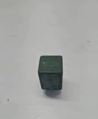 Volkswagen Golf III Other relay 111953227D J590CJ945