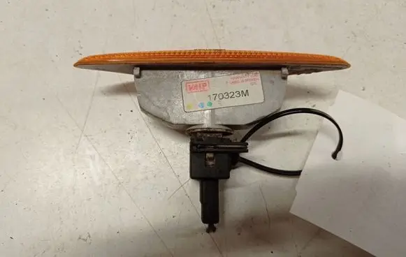 Ford Focus Front fender indicator light