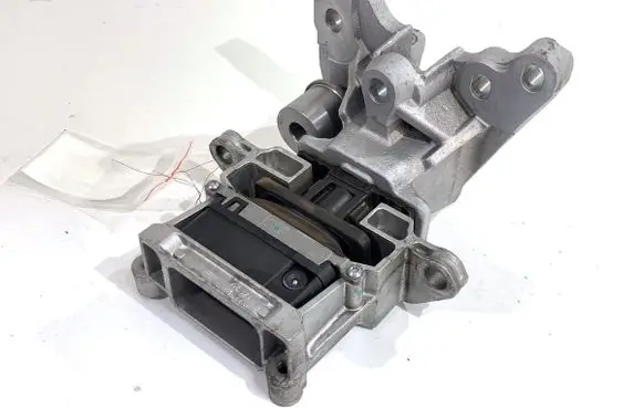 Land Rover Range Rover Evoque L551 Engine mount vacuum valve K8D26F012AC